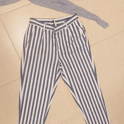 Striped linen pants with 2 tops set like new, size 40