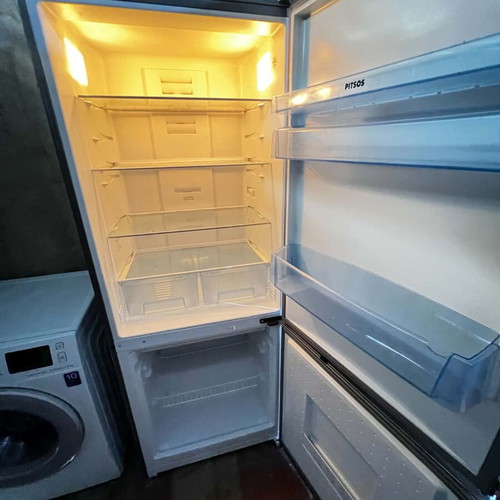 Pitsos Full No Frost Refrigerator Freezer like new, energy class