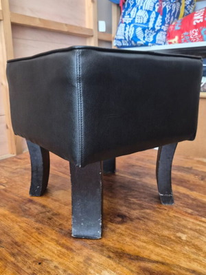 Mexil leather stools set of 4 like new