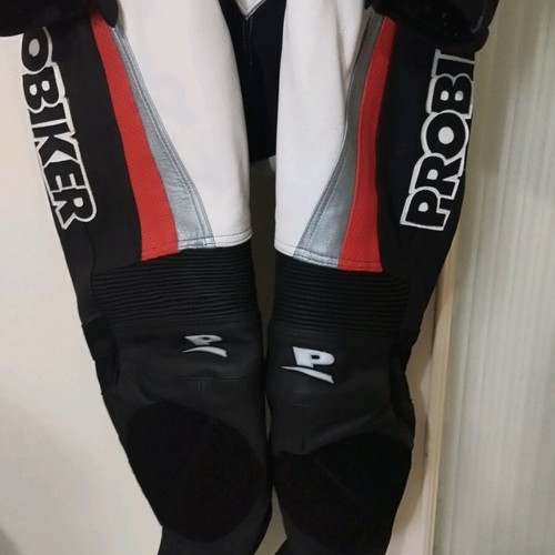 Probiker motorcycle suit new leather size Large for track or road