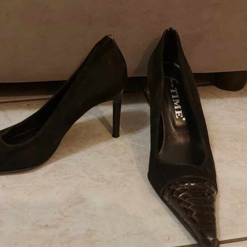 Leather pointed black pumps like new, size 38