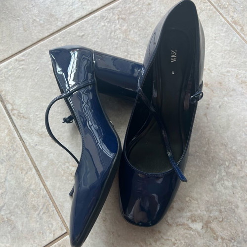 Zara Mary Jane dark blue patent leather heels like new, size 38