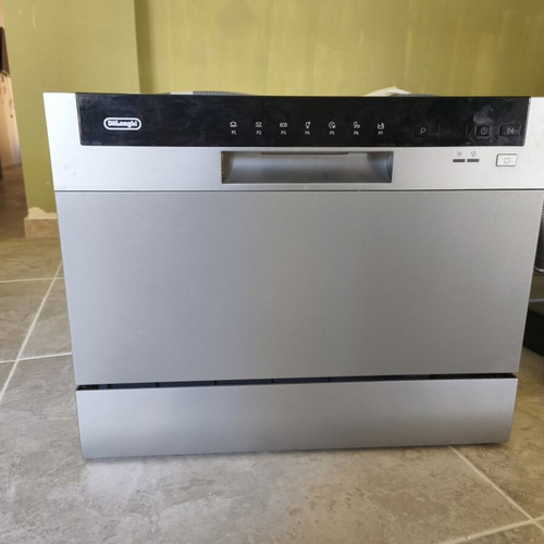 De'Longhi DDWTTS20 Inox countertop dishwasher like new, 6 place settings