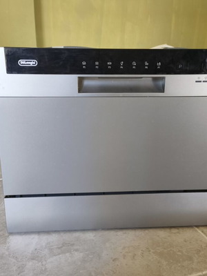 De'Longhi DDWTTS20 Inox countertop dishwasher like new, 6 place settings