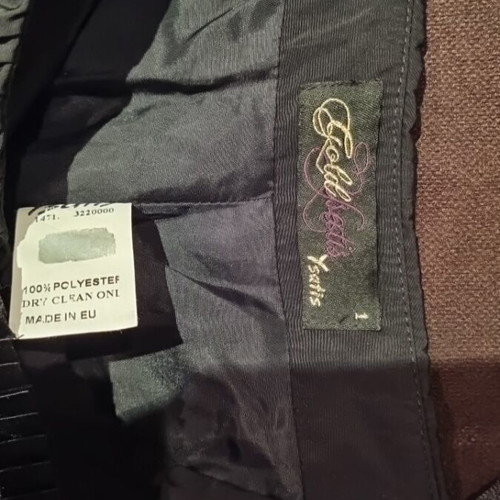 Ysatis black skirt like new with belt no 1