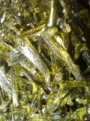 Epidote mineral piece like new, large and heavy, rare