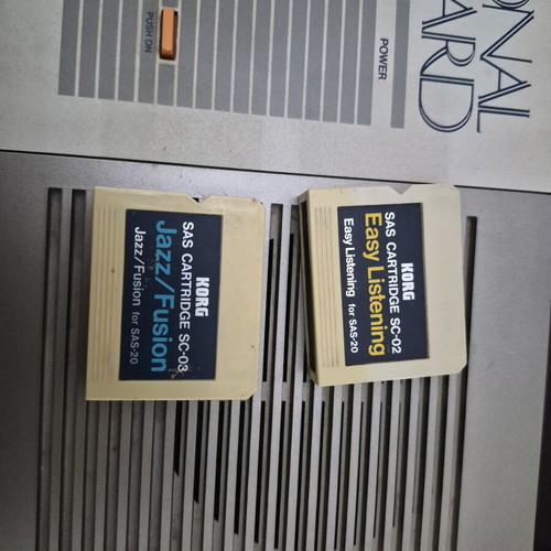 KORG synthesizer like new with case and memory cards