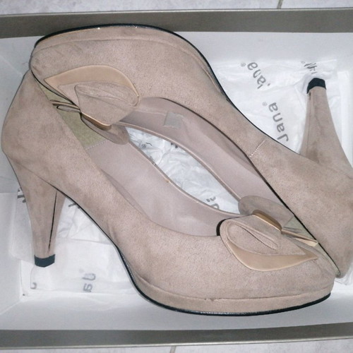 Beige pumps used, size 40, 8 cm heel
