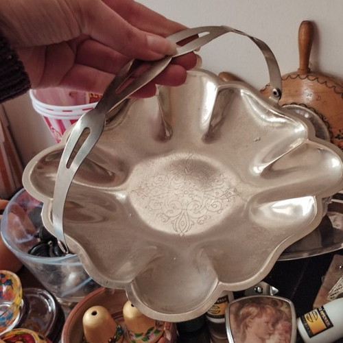 Vintage silver-plated serving bowl with handle and engraved design like new