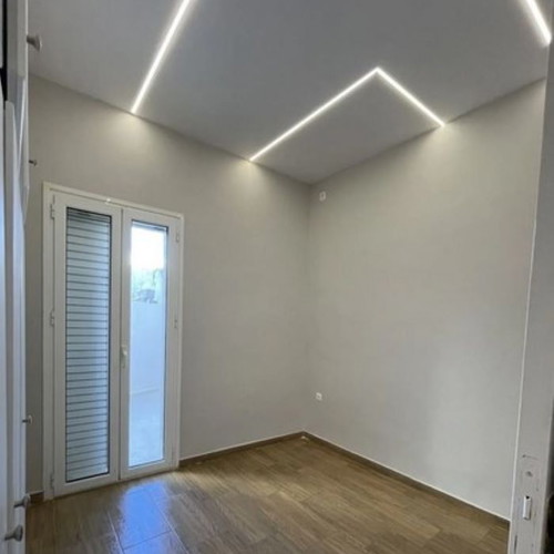 Apartment 50 sqm elevated ground floor with yard in Nikaia