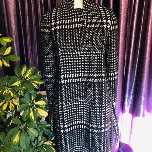 Italian Coat branded new, high quality, size L