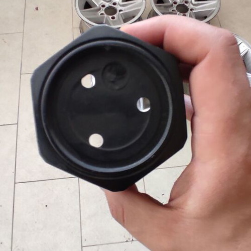 General Motors 15-inch wheel center caps like new