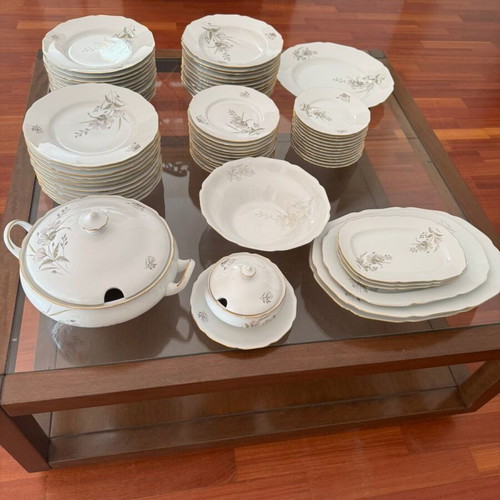 Hutschenreuther complete serving set Germany like new with gilded details