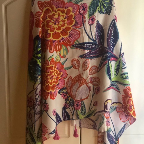 Scarf that can also be worn as a pareo like new