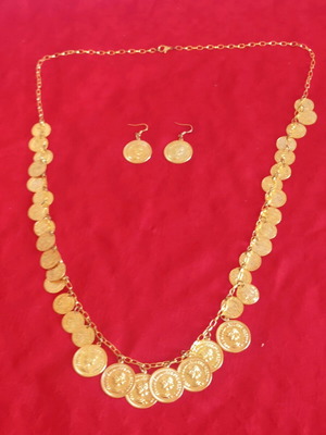 Beautiful necklace set new, handmade with 7 pendants 25mm and 30 pendants 18mm