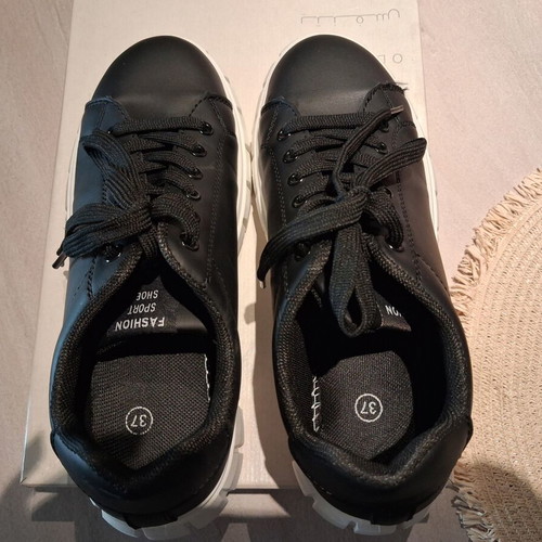 Axel women's sneakers size 37, black with white chunky sole