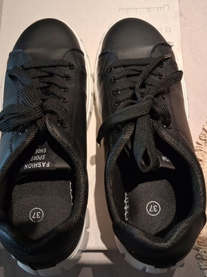 Axel women's sneakers size 37, black with white chunky sole