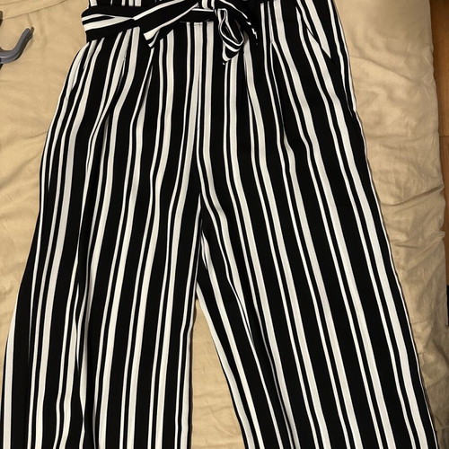 Striped pants like new, black and white with belt