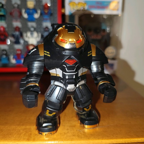 Black-Gold Hulkbuster like new, Iron Man Model 42 figure