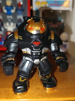 Black-Gold Hulkbuster like new, Iron Man Model 42 figure