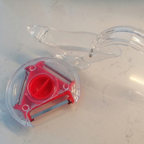 Multipurpose Cutter and Lemon Squeezer like new with triple blade