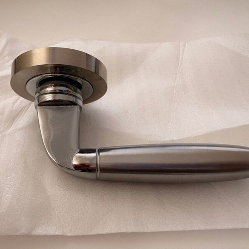 Door handles new, pairs with matte metal finish