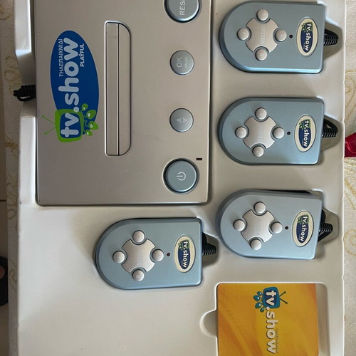 Playful TV Show game console used with 4 controllers