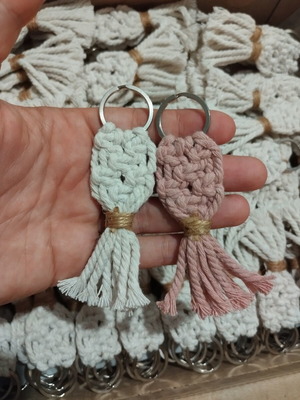 Μακραμέ μπρελόκ για DIY κατασκευές, κρεμ και ροζ
