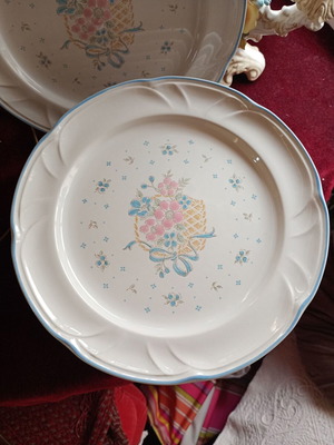 Porcelain plates like new, pack of 9, made in Japan, 27 cm diameter