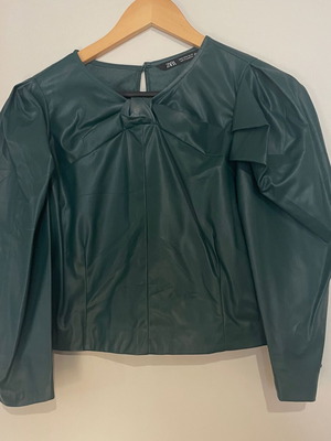 Zara leatherette blouse crop cypress 3/4 sleeve used, size Medium