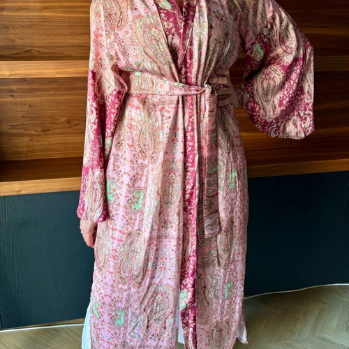 Iraida satin kimono like new, one size with belt