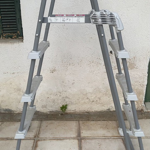Intex pool ladder like new for wall height 1.07m