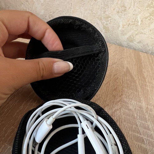 Cable and earphone case with zipper and inner mesh pocket like new