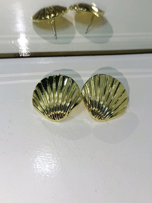 Women's earrings new, gold flat shell shape