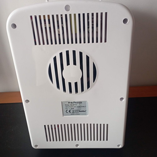 Mini Cosmetic Refrigerator Intermed 4lt like new, 27cm height