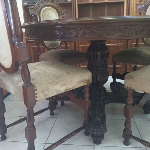 Dining table like new, heavy antique