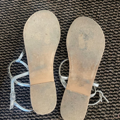 Sandals with beautiful beads, very elegant, size 40