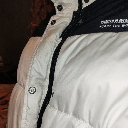 Bershka puffer jacket with hood like new, size Large, black and white