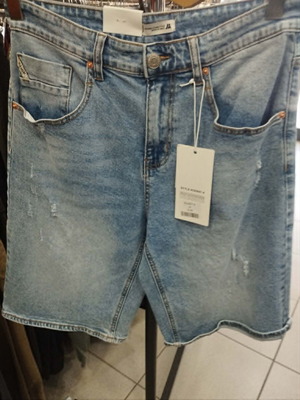 Men's denim bermuda shorts elastic with light abrasions