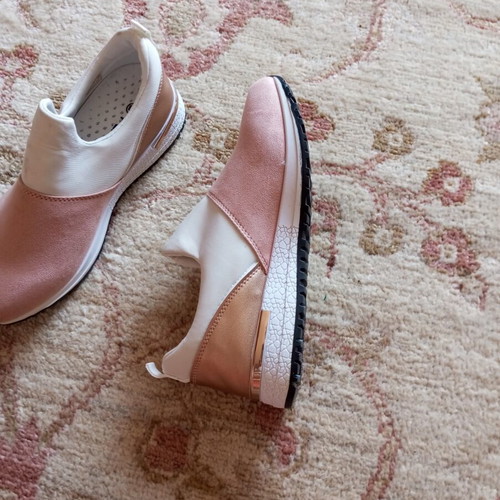 Athletic shoes new, pink and white, size 38