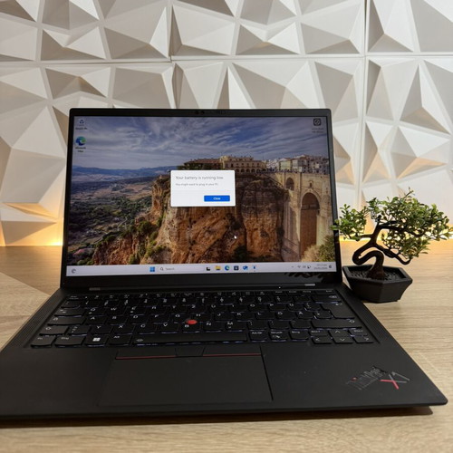 Lenovo ThinkPad X1 Carbon Gen 9 laptop used, Intel Core i5, 8GB RAM, 256GB SSD