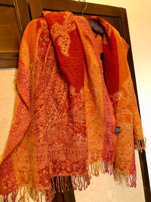 Wool scarf shawl like new, red