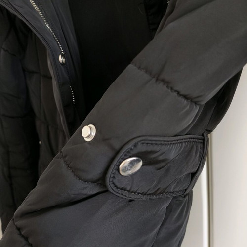 Zara winter jacket like new, black, with pockets and fur hood, size XS