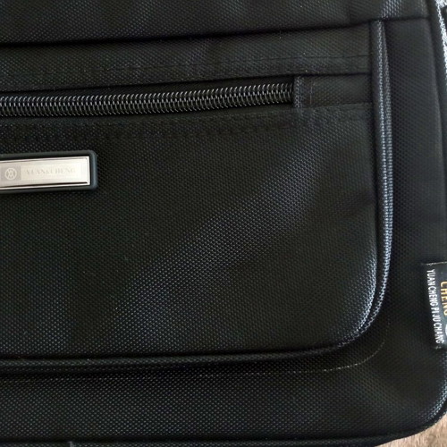 Yuan Cheng black hand shoulder bag like new, 40x30 cm