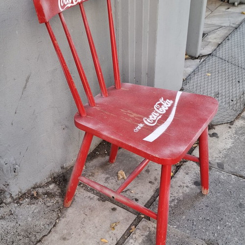 Vintage ξύλινη καρέκλα με διαφημιστικό λογότυπο ανακαινισμένη