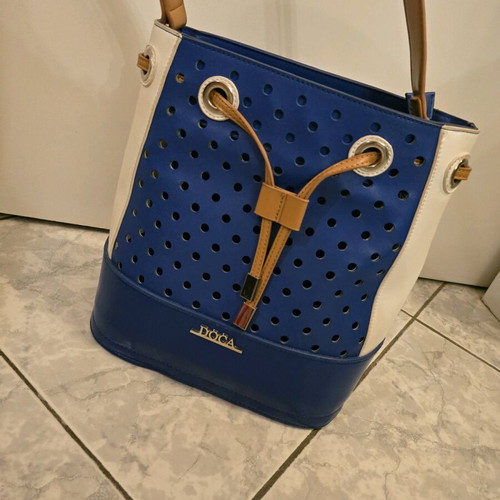 Doca shoulder bag like new, white and blue with zipper