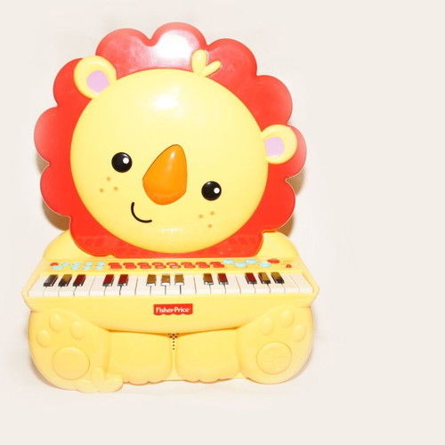 Fisher Price harmonium used with 32 keys and batteries