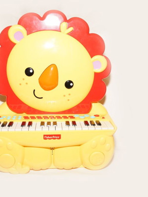 Αρμόνιο Fisher Price μεταχειρισμένο με 32 πλήκτρα και μπαταρίες