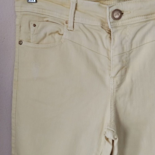 Stradivarius pastel yellow skinny jeans like new, distressed style