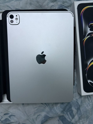 iPad Pro M5 11 inch 256GB like new